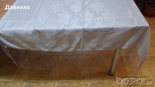 Покривка с красиви елементи