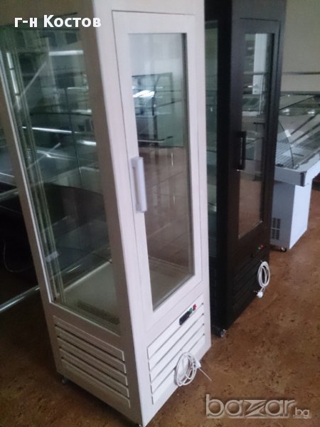 1. Луксозна нова витрина вертикална за торти  средно-температурна със дървен обков нюанс светъл чам , снимка 1