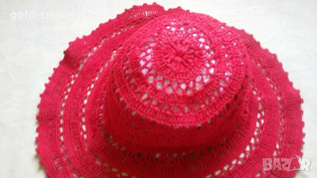 дамска шапка с периферия  ръчно плетена памук