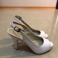 Бели обувки на ток Gianni, снимка 1 - Дамски елегантни обувки - 25409265