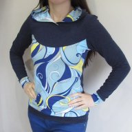 Дамска блуза с качулка, снимка 1 - Блузи с дълъг ръкав и пуловери - 9735098