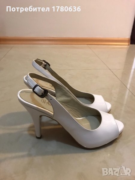Бели обувки на ток Gianni, снимка 1