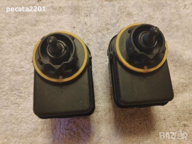 Продавам - 2 бр. оригинални моторчета за регулиране на фара за Фриленфър, снимка 2 - Части - 25425617