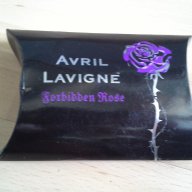 Подаръчен сет Avril Lavigne Wild Forbidden Rose Gift Set оригинал, снимка 4 - Бижутерийни комплекти - 11799378