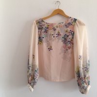 Красива блуза на цветя, снимка 1 - Блузи с дълъг ръкав и пуловери - 22526486