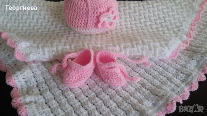 плетен комплект за бебе - одеало, шапка, пантофки, снимка 1