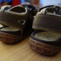 Нови кожени сандали Clarks, 35ти номер, снимка 4 - Детски сандали и чехли - 18675177