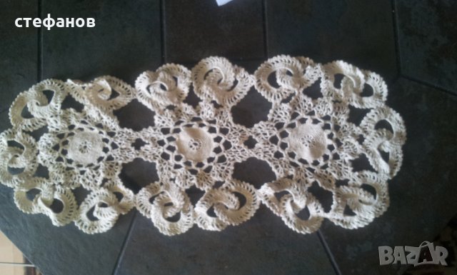 Две покривки за маса плетена дантела, бели, снимка 5 - Покривки за маси - 24754531