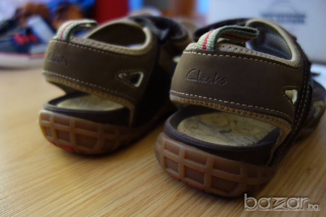Нови кожени сандали Clarks, 35ти номер, снимка 4 - Детски сандали и чехли - 18675177