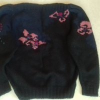 Пуловер с декорации, снимка 1 - Блузи с дълъг ръкав и пуловери - 23043581