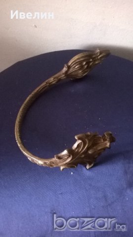 барокова закачалка за стена