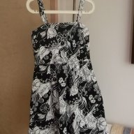 Красива рокля на volume one's, М, презрамки, цветя, бяло черна, снимка 2 - Рокли - 16333195