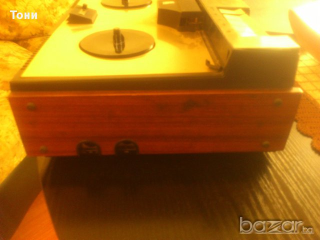 Магнетофон PHILIPS 9106 BERLIN, снимка 4 - MP3 и MP4 плеъри - 15846088