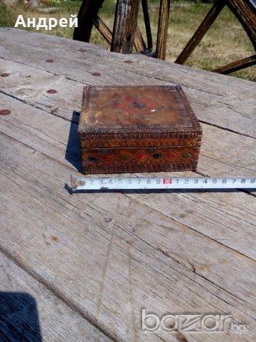 Старинна дървена кутия, снимка 2 - Антикварни и старинни предмети - 16886817