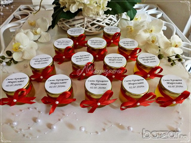 Подаръчета за кръщене - бурканчета с мед в червено