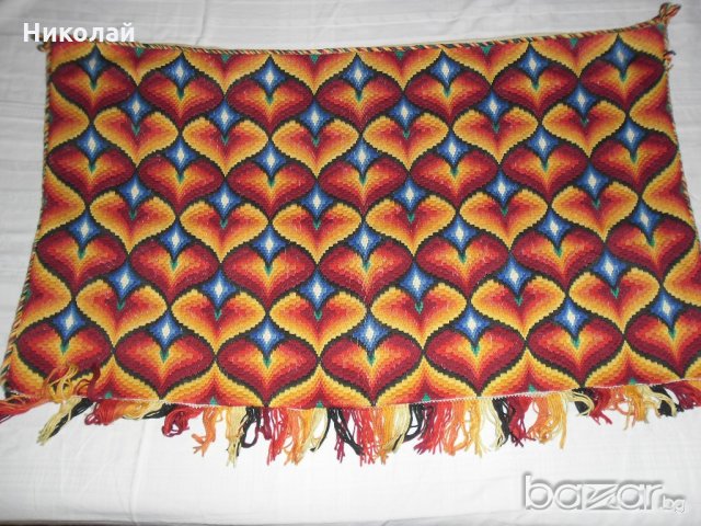  Старинен ковьор , каре и покривка плетена на една кука