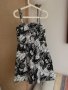 Красива рокля на volume one's, М, презрамки, цветя, бяло черна, снимка 2