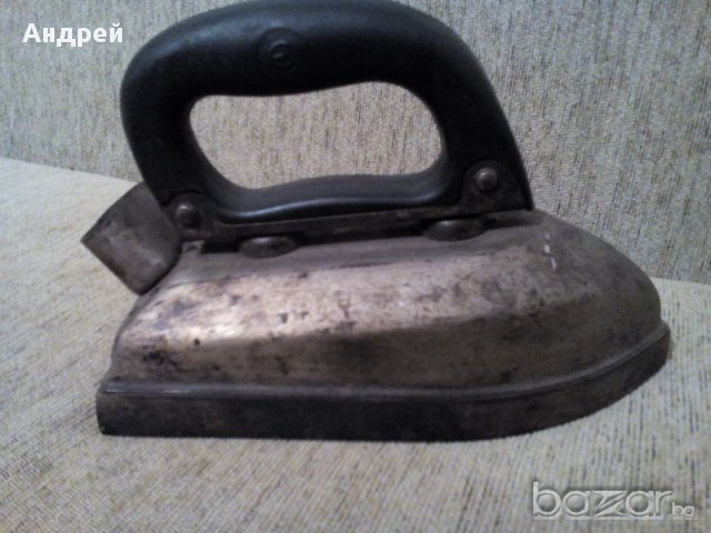 Стара електрическа ютия, снимка 2 - Антикварни и старинни предмети - 16717637