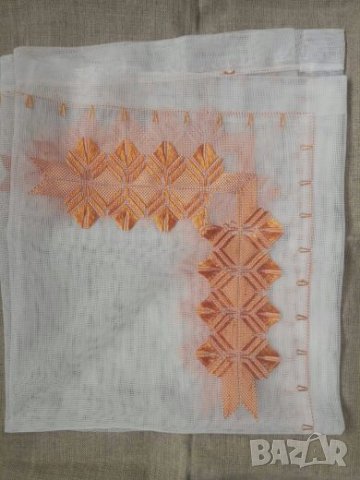 Продавам бродирана покривка, снимка 2 - Декорация за дома - 25869684