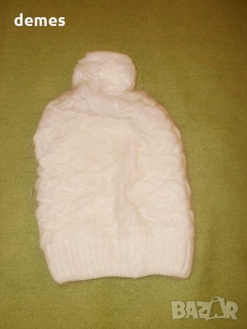 Машинно плетена вълнена шапка, бяла