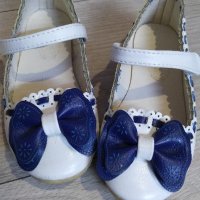 Детски балеринки пантофи сандали бели синя панделка, снимка 1 - Детски сандали и чехли - 21473268