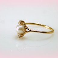 златен пръстен с бяла  перла и 2 бр. цирконии 1.05 грама/№52.5, снимка 4 - Пръстени - 11164003