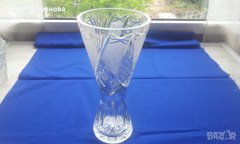 Кристална ваза с форма на пясъчен часовник , снимка 1