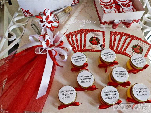 Комплект за кръщене в червено и бяло с пеперуди и подаръчета, снимка 2 - Подаръци за кръщене - 16474082