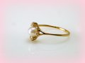 златен пръстен с бяла  перла и 2 бр. цирконии 1.05 грама/№52.5, снимка 4