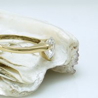 златен пръстен с цирконий ф8 мм 2.36 грама, снимка 3 - Пръстени - 21290781