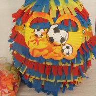 Футболна пинята, Голяма пинята 115см+ подарък маска и конфети 10лв ,готови за изпращане 	Голяма пи, снимка 1 - Рисуване и оцветяване - 16363085