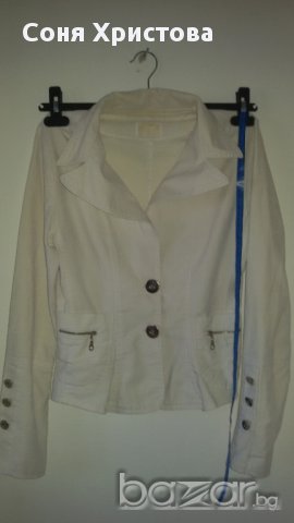 Дамско сако бяло памук Размер С, силно вталено Елегантен модел, но стои идеално и с кецове или марат, снимка 5 - Сака - 14036038