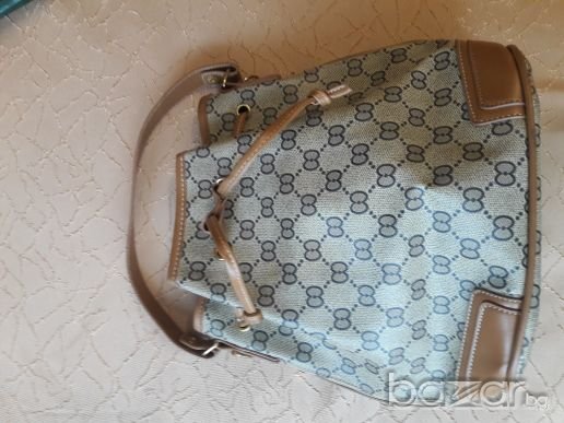 Продавам дамска чанта, снимка 2 - Чанти - 21307208