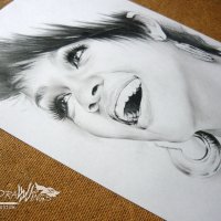 Портрет с молив "Риана", снимка 4 - Картини - 21079947