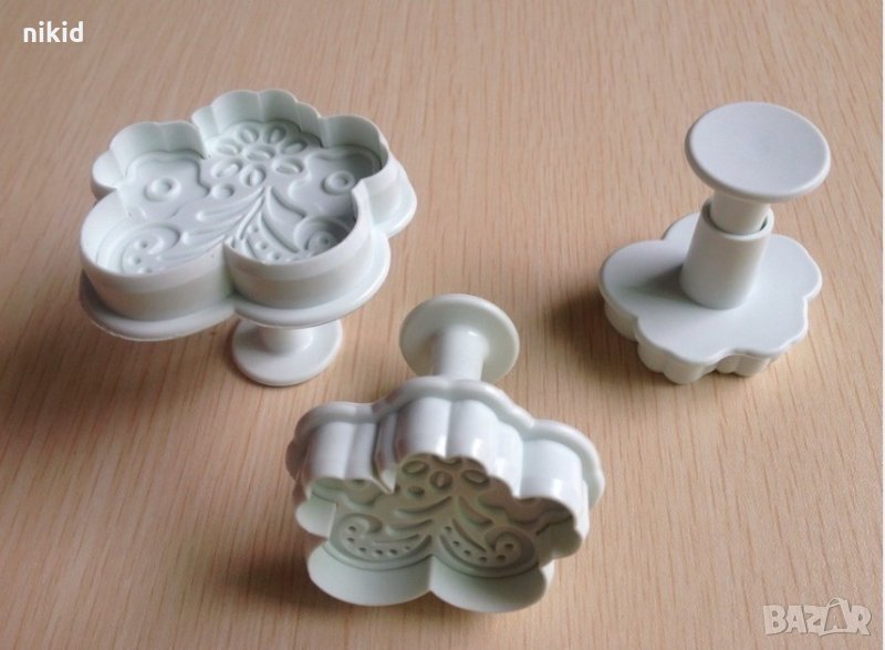 3 бр тройно цвете дантелени пластмасови резци с бутало и релеф украса сладки торта фондан тесто , снимка 1