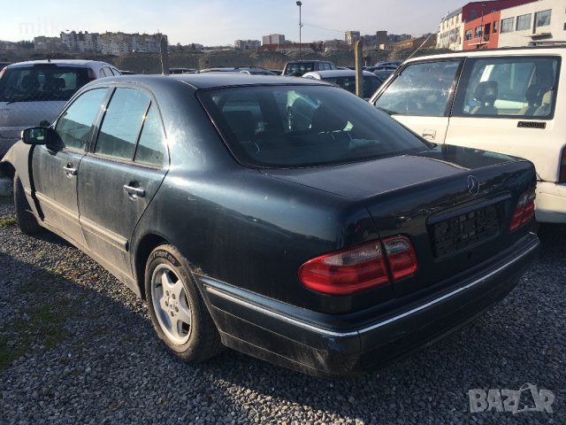 Е класа 2000г. 11 месец Фейслифт 2.2cdi дизел, снимка 2 - Автомобили и джипове - 21907762