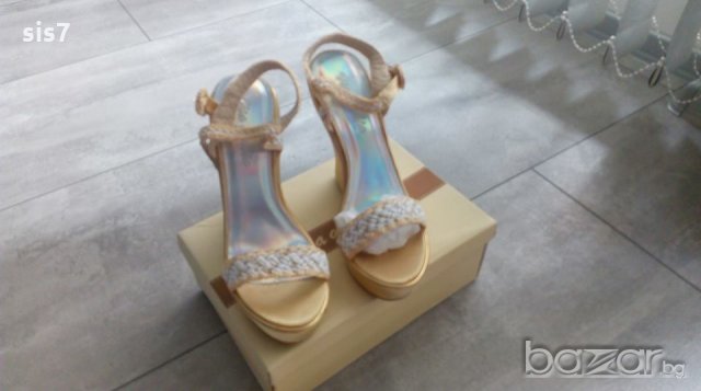 Уникални нови сандали в бежово златно, снимка 3 - Сандали - 11354181
