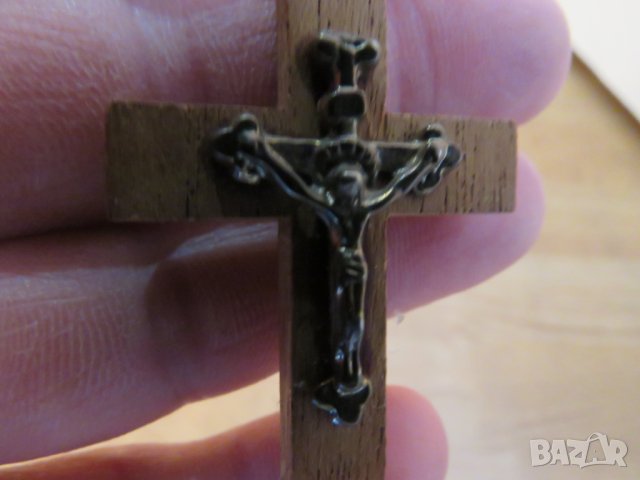 дървен кръст разпятие  - за да е Бог винаги със вас и да ви пази и закриля . , снимка 2 - Други - 26162395