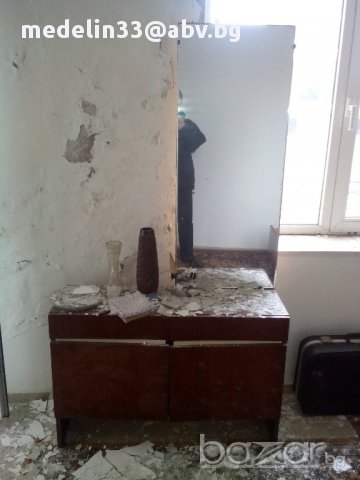 Спалня,4-крилен гердероб с надстройка,тоалетка с огледа 2 бр. нощни шкафчета, 2 бр. пружини и дюшеци, снимка 8 - Гардероби - 16797383