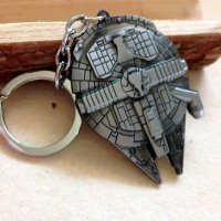 ✨ 🚀3D Millennium Falcon Star Wars ключодържател от междузвездни войни!, снимка 1 - Други ценни предмети - 21372265