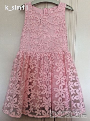 2 бр. розови дантелени рокли за 5 и 6 г , снимка 1 - Детски рокли и поли - 19259209