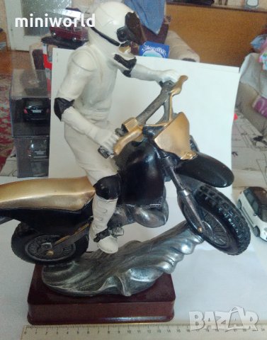 Статуя смолна, височина 28 см ширина на основата 15 см., снимка 3 - Колекции - 24966194