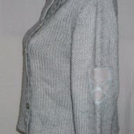Уникален вълнен пуловер - модел кроп с копчета от естествен седеф, снимка 4 - Блузи с дълъг ръкав и пуловери - 16334727