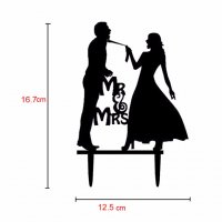 Mr&Mrs Двойка жена и мъж хванат за вратовръзка сватбена табела топер за украса декор торта  , снимка 1 - Други - 18854306