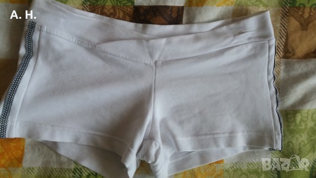 Бели къси панталони, снимка 1