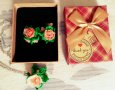 Колие и обеци Цветя (подарък луксозна кутия), снимка 1 - Бижутерийни комплекти - 21268717