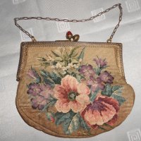 Колекционерска дамска чанта с два червени камъка 1900- 1920 г, снимка 1 - Антикварни и старинни предмети - 23112027