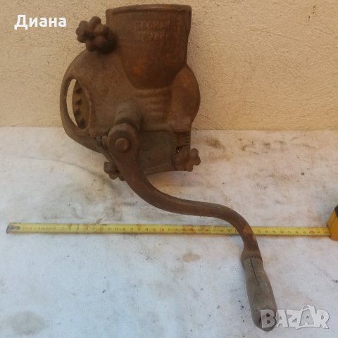 Стара машинка за ронене на царевица, кокуруз 