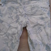 Фокс Fox детски панталон дънки на папагали и хавайски листа и цветя, снимка 3 - Детски панталони и дънки - 23196774
