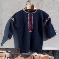 Стар етно пуловер, снимка 1 - Антикварни и старинни предмети - 22949700